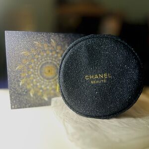 CHANEL Beauté Limited 2025 Holiday Edition Navy Round Cosmetic Pouch GWP NWB